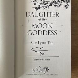 Daughter of the moon goddess signed sprayed Edges Fairyloot edition + bundle