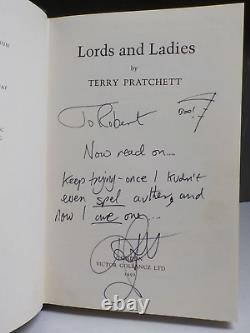 Terry Pratchett SIGNED BOOK Lords And Ladies Discworld 1992 1st Edition ID973